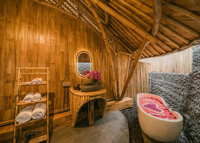 Villa Sunrise Hill Bamboo House-private Jungle
