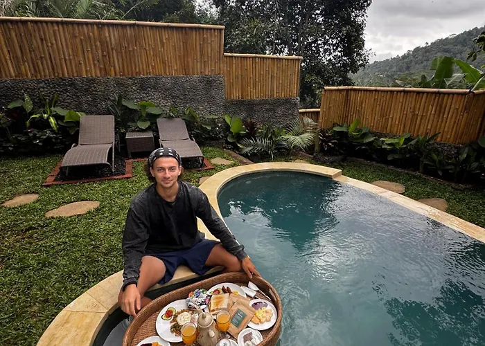 Villa Sunrise Hill Bamboo House-private Jungle